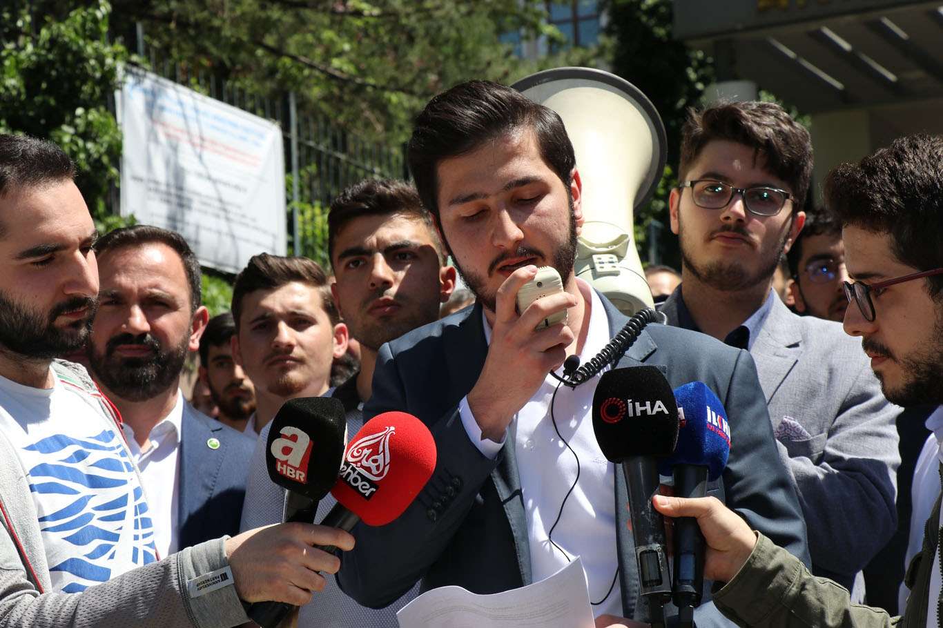 Ankara’da İslam mukaddesatlarına hakaret eden güruh telin edildi Ankara’da İslam mukaddesatlarına hakaret eden güruh telin edildi